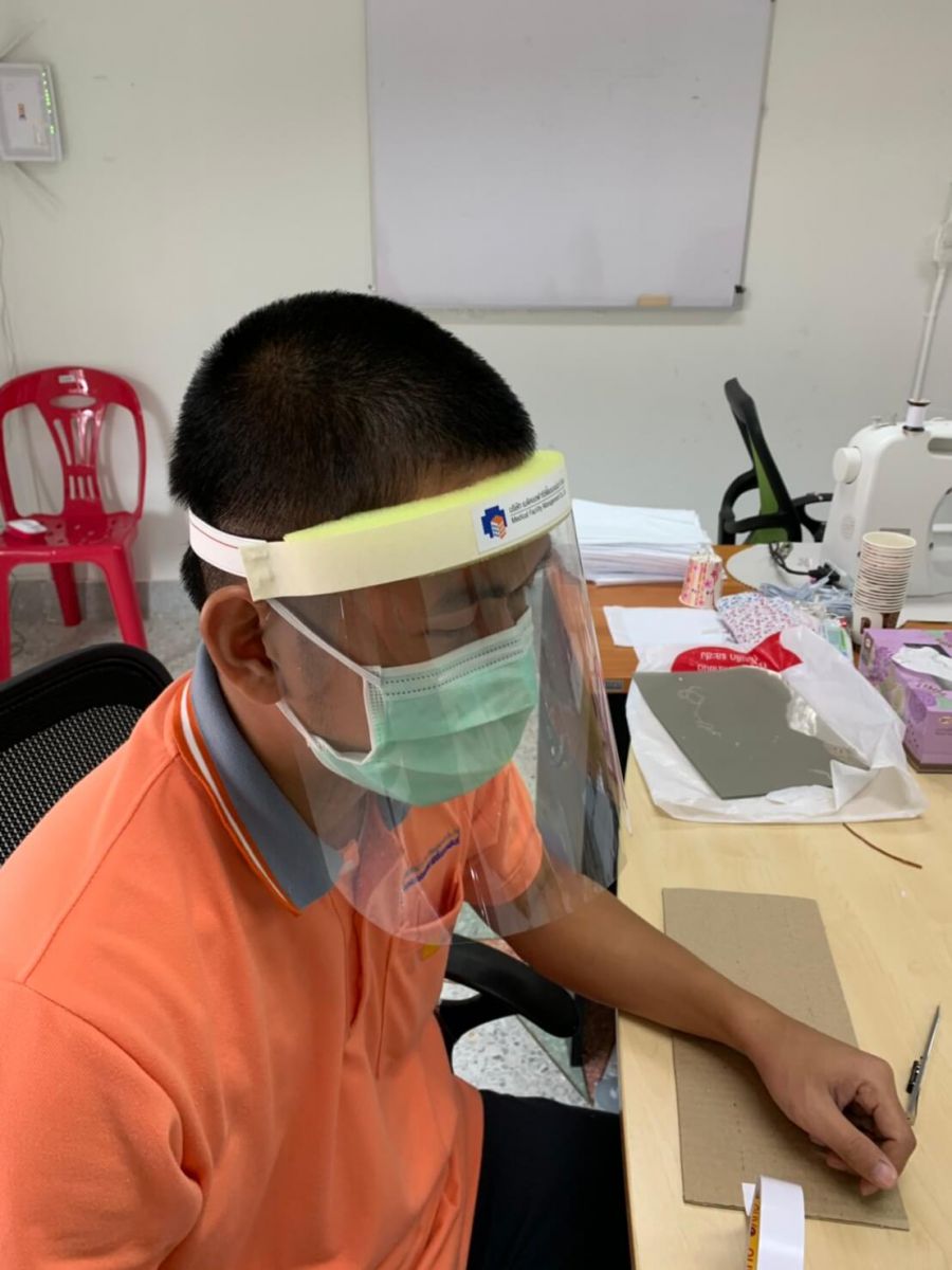 พนักงานเมดฟา ร่วมใจจัดทำ หน้ากากซักได้ Face shield และ สเปรย์แอลกอฮอล์ 70%