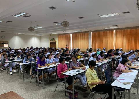 วิทยากรบรรยายแนวคิดเกี่ยวกับการจัดการเครื่องมือแพทย์