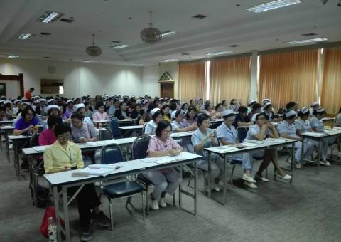 วิทยากรบรรยายแนวคิดเกี่ยวกับการจัดการเครื่องมือแพทย์