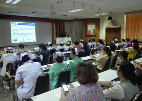 วิทยากรบรรยายแนวคิดเกี่ยวกับการจัดการเครื่องมือแพทย์