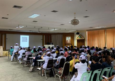 วิทยากรบรรยายแนวคิดเกี่ยวกับการจัดการเครื่องมือแพทย์