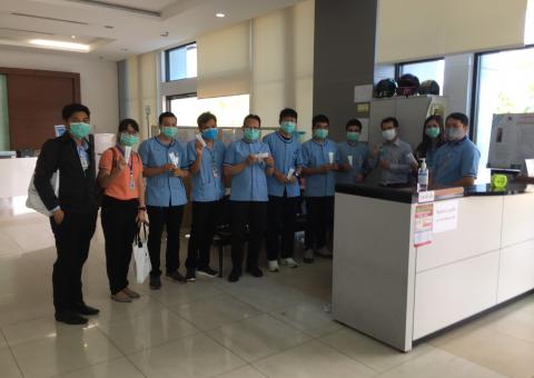 แจกแอลกอฮอล์เจล และ Face- shield พนักงาน